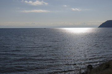 Obraz premium The surface of Lake Baikal with sun reflection