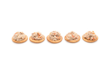 tuna salad with cracker