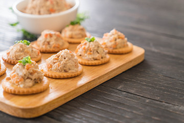 tuna salad cracker