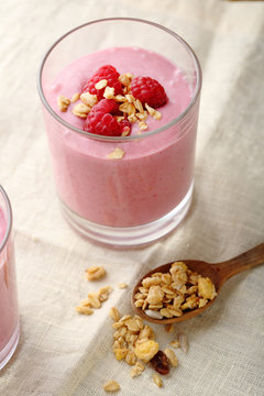 Berry smoothie with cereals