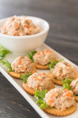 tuna salad cracker