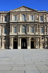 Fototapeta na wymiar Pavillon de la Cour Carrée du Louvre à Paris, France