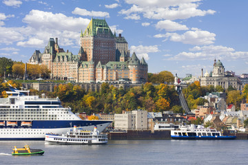 Naklejka premium Quebec City skyline i St Lawrence River jesienią, Kanada
