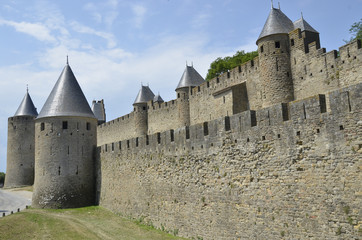 Carcassonne ville fortifiée médiévale, France - 122420775