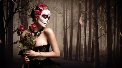 Día de los Muertos (Tag der Toten) - attraktive Frau mit sugar Skull Make-Up
