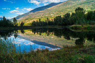 Fototapeta na wymiar lake and mountain with reflection