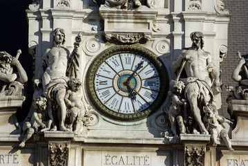 Fototapeta na wymiar Horloge de l'hôtel de ville de Paris, France