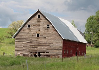 Fototapeta premium Nice Old Barn