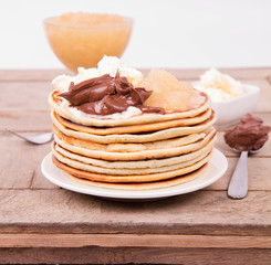 Pancakes with braised apples, mascarpone cheese and chocolate
