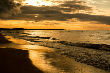 Zachód słońca nad Morzem Bałtyckim w Świnoujściu