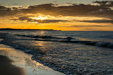 Zachód słońca nad Morzem Bałtyckim w Świnoujściu