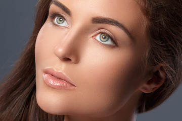 Fototapeta premium Beautifulwoman with a perfect eyebrow shape and nude make-up