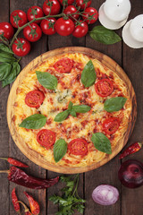 Spaghetti pizza margherita