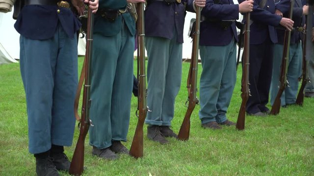 Seven Civil War soldiers in a row