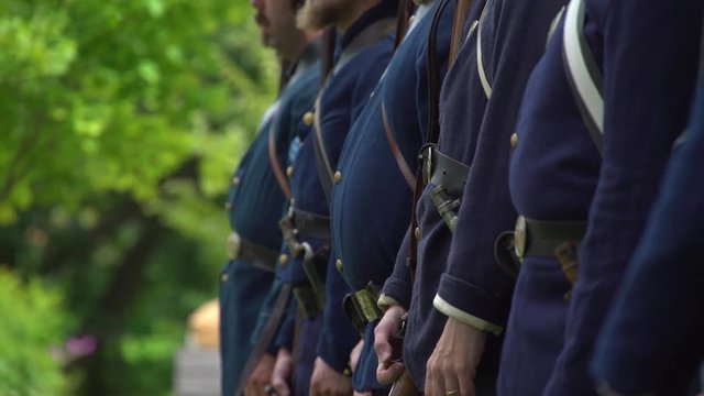 Civil War soldiers turn to march