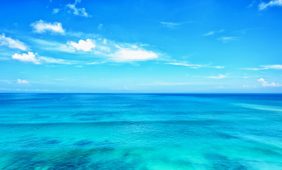 Naklejka premium blue sea blue sky horizon