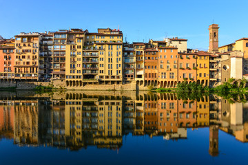 Fototapeta na wymiar Florence (Italy) - The capital of Renaissance's art and Tuscany region. The Arno river at sunrise