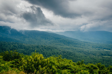 Obraz premium Dark clouds over the Blue Ridge Mountains in Shenandoah National