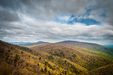 Obraz premium Spring view of the Blue Ridge Mountains and Shenandoah Valley, f