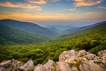 Naklejka premium Sunset over the Shenandoah Valley and Blue Ridge Mountains from