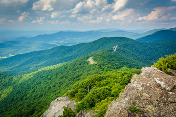 Fototapeta na wymiar View of the Blue Ridge Mountains from Little Stony Man Cliffs, i