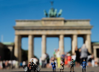 H0 Figuren vor dem Brandenburger Tor © Andreas