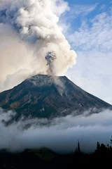Gordijnen Tungurahua volcano eruption, Ecuador  © Eva Kali