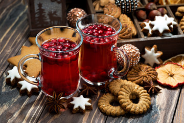 Obraz na płótnie Canvas Christmas hot cranberry tea and cookies on dark background