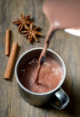 Chocolat chaud avec bâton de cannelle