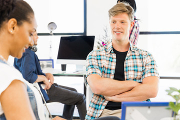 Obraz premium Young man working in office