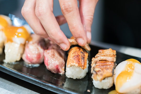 Close up hand of Japanese chef making sushi