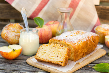 Yoghurt cake with olive oil and apples - 122484525