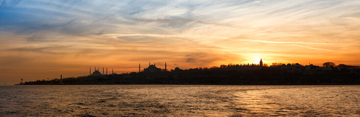 Fototapeta na wymiar Istanbul silhouette