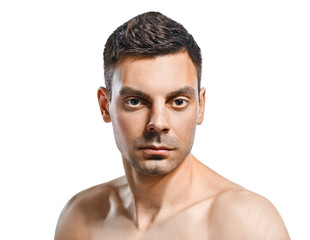 Fototapeta premium Portret młodego mężczyzny z zdrową, czystą skórę na białym tle