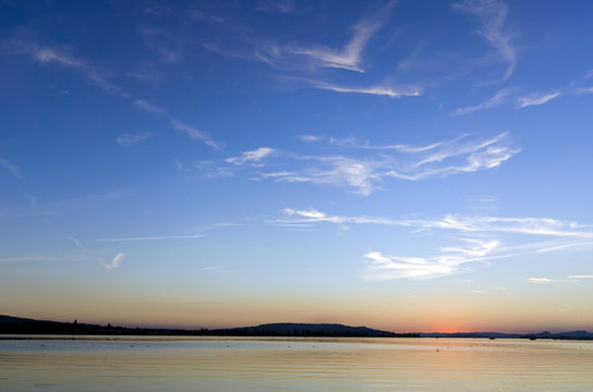 Auszeit, Entspannung, Ruhe, Meditation: Abenddämmerung, Ruhe und Sonnenuntergang am See genießen :)