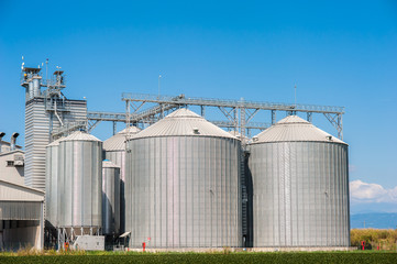 Storage silos for agricultural (cereal) products