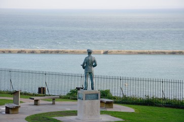 Naval statue overlooking Channel from Dover Castle
