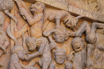 tympan du jugement dernier,abbaye sainte-Foy à Conques,village médiéval en Aveyron