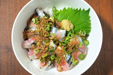 秋刀魚丼