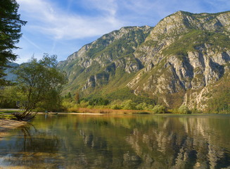 Oberes Ende des Wocheiner Sees /Bohinjski jezero) im Natinalpark Triglav / Slowenien