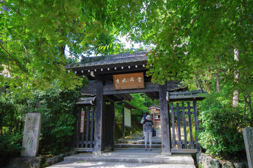 新緑の常寂光寺