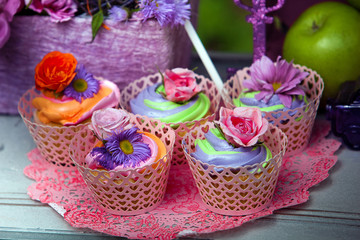 Fototapeta na wymiar Wedding dessert table with the colorful cupcakes