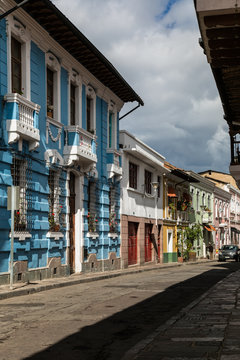 Hermosa calle en el centro histórico de Quito