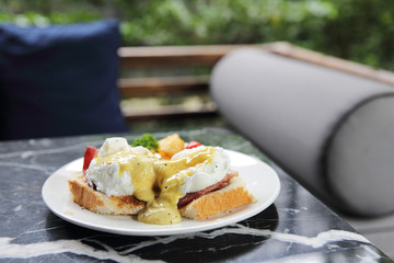 egg benedict