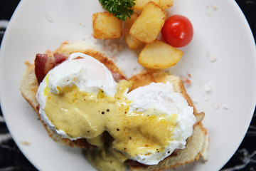egg benedict