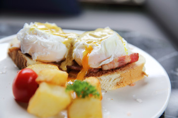 egg benedict