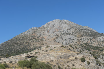 Fototapeta na wymiar Landschaft mit den Ruinen von Mykene, Peloponnes, Griechenland
