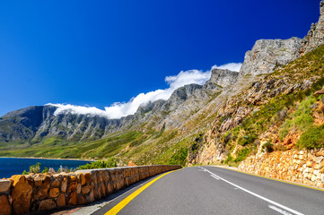 Prachtig berglandschap langs Route 44 in de provincie West-Kaap van Zuid-Afrika. Gelegen in het oostelijke deel van False Bay nabij Kaapstad tussen Gordon& 39 s Bay en Pringle Bay.