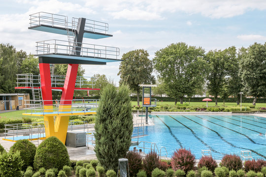  Elsdorf, Rhein-Erft-Kreis, Erftkreis, Regierungsbezirk K&ouml;ln, Freibad, Festhalle, Rathaus, Braunkohle Tagebau, Umsiedlung, Energie, 