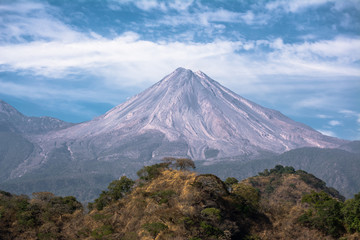 Fototapeta premium Volcán de Colima una belleza natural en el Estado de Colima.